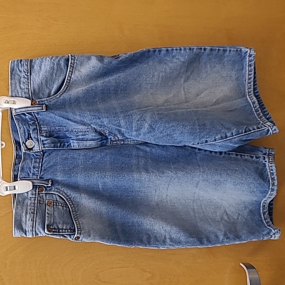 Men's 569 Levi's demin shorts. Size 29 waist. Baggy.